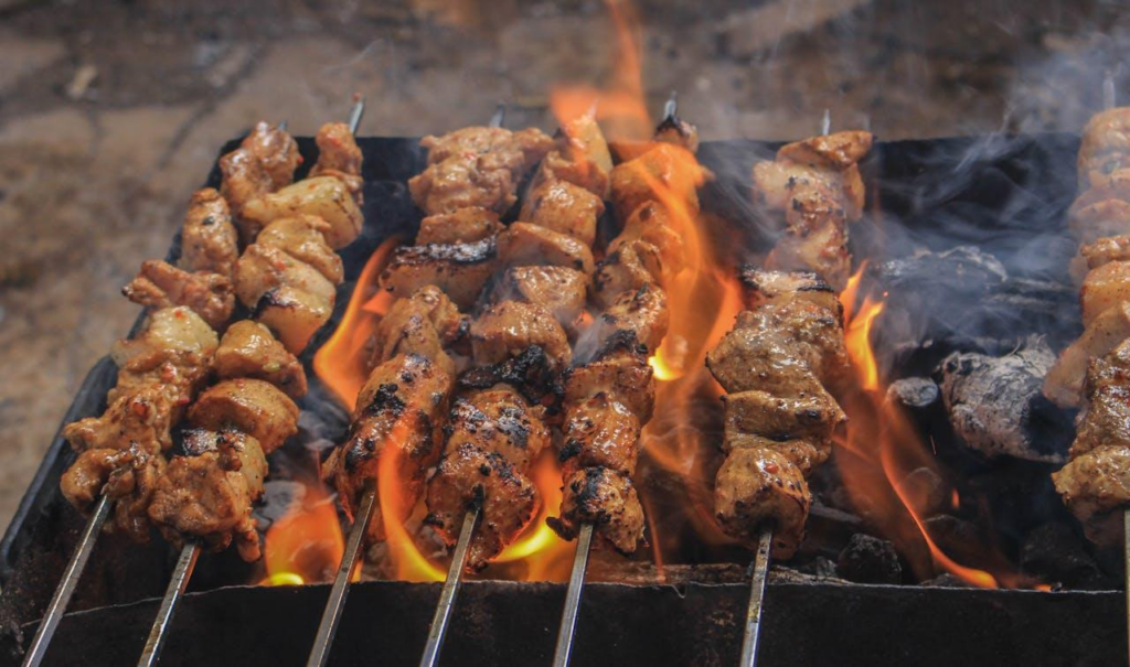 Comment choisir le barbecue au charbon idéal pour vos grillades ?